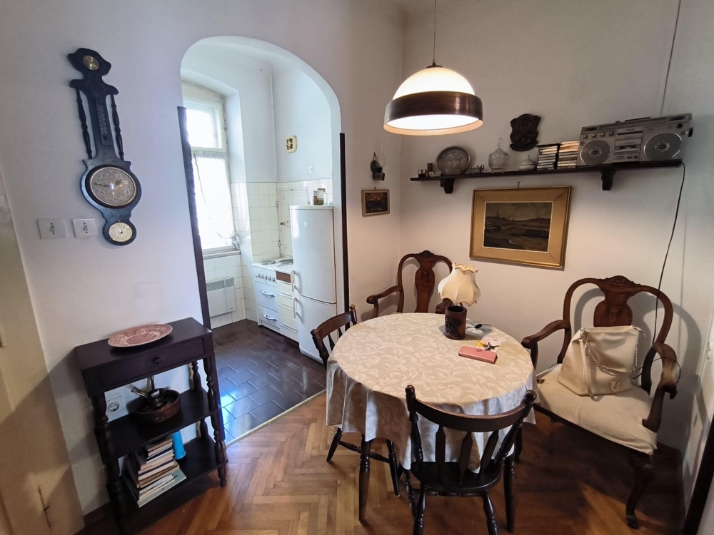 Dining room with passage to the kitchen