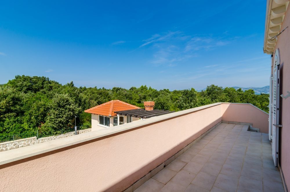 Large terrace on the upper floor.