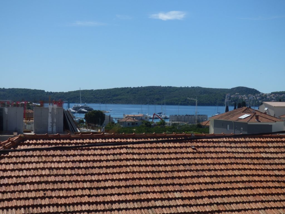 Buy a house on the island of Ciovo.
