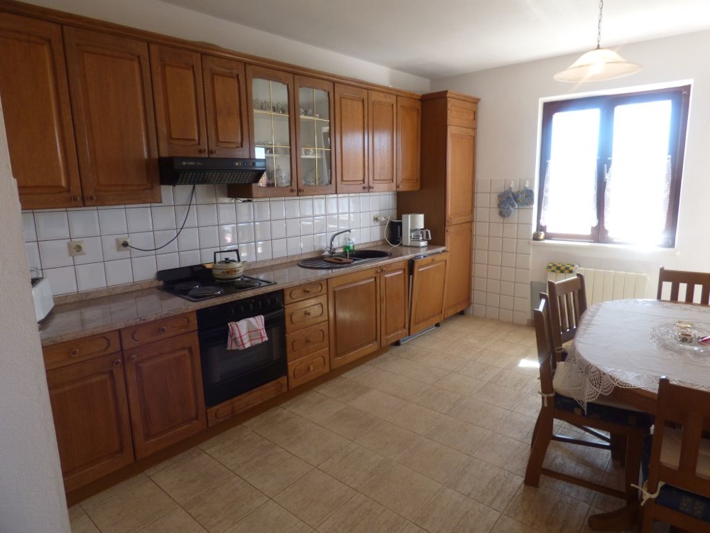 The equipped kitchen.