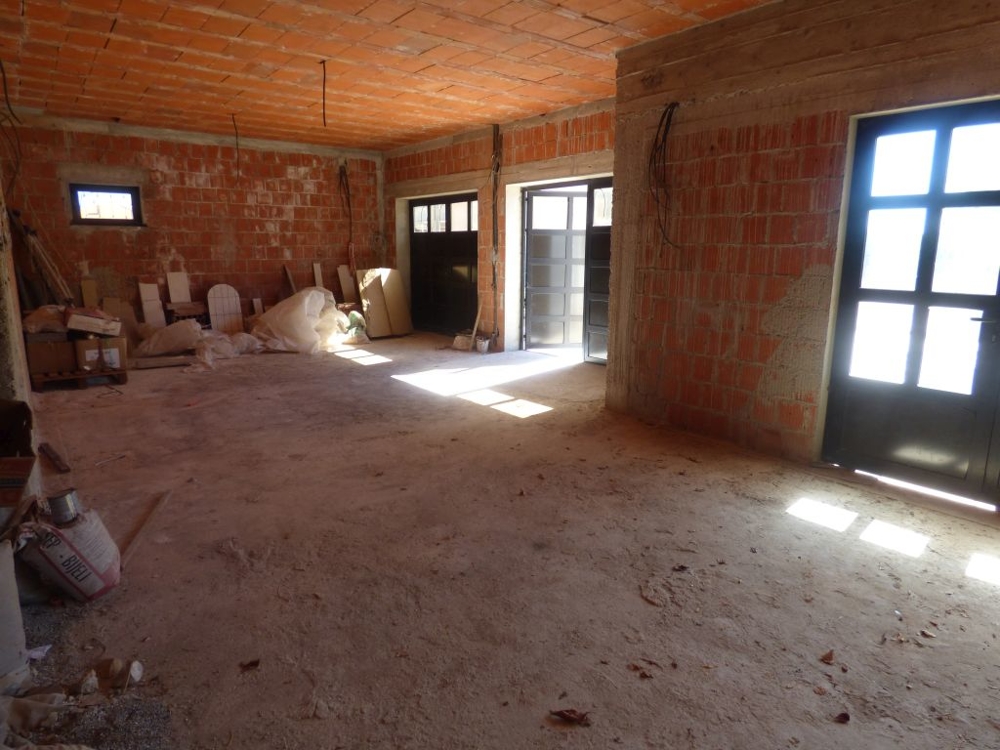 Ground floor / garages in shell status.