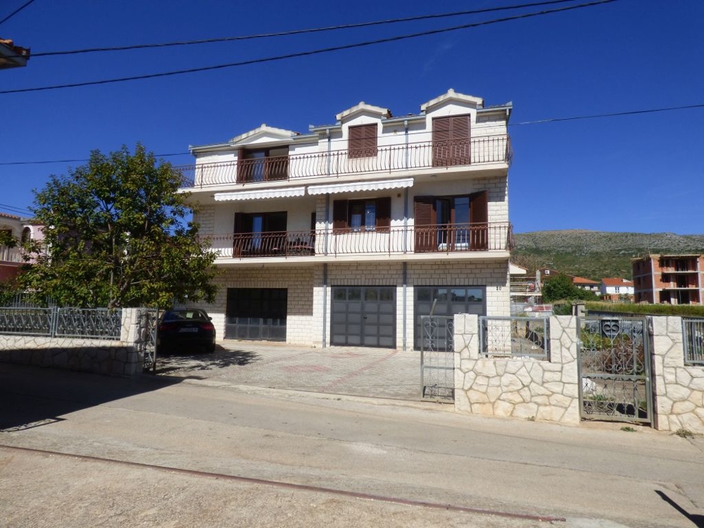 Larger house for sale on the island of Ciovo in Dalmatia.