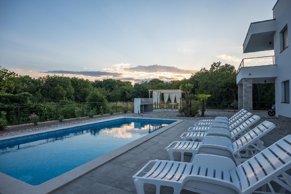 Buy a high-quality villa with 4 apartments in Croatia.