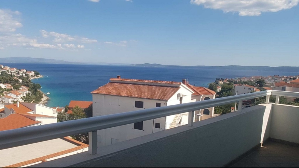 View of the swimming pool in the Trogir region