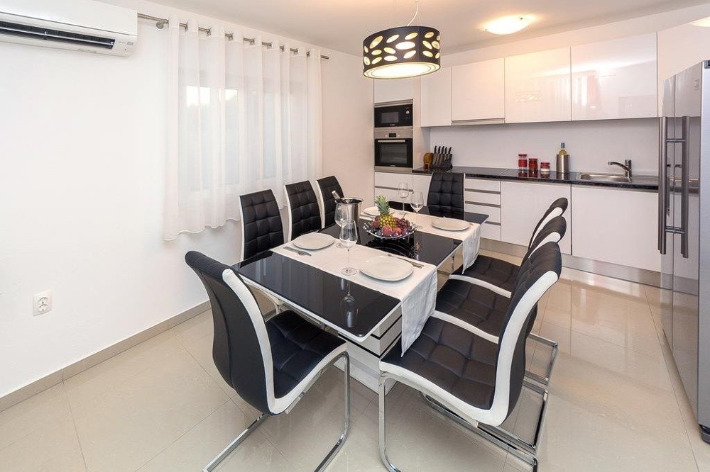 Dining area with a view of the kitchen with all required appliances of H1467.