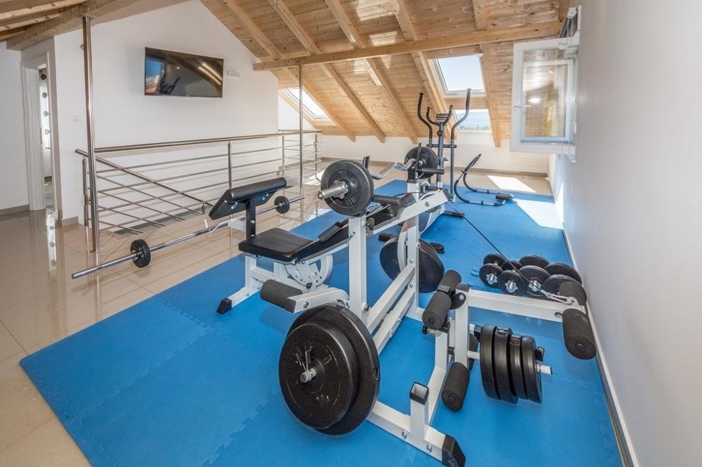 Gym with equipment in the attic in the Trogir region.