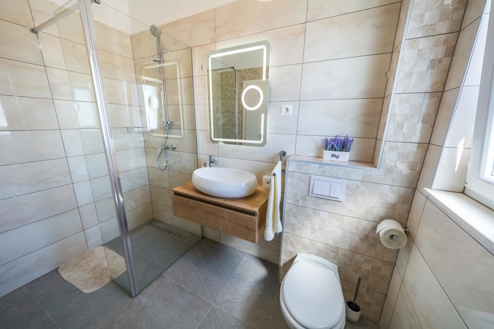 A bathroom with a walk-in shower and WC of property H1467.