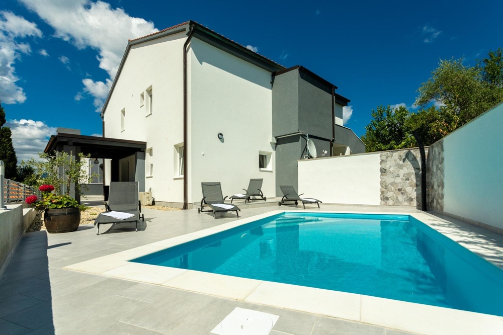 Semi-detached house with swimming pool on the island of Krk in Croatia for sale - Panorama Scouting Immobilien.