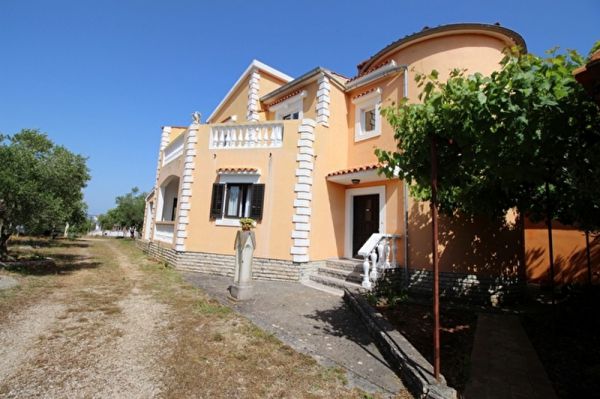 Mediterranean house on the island of Ugljan in Croatia for sale - Panorama Scouting Immobilien.