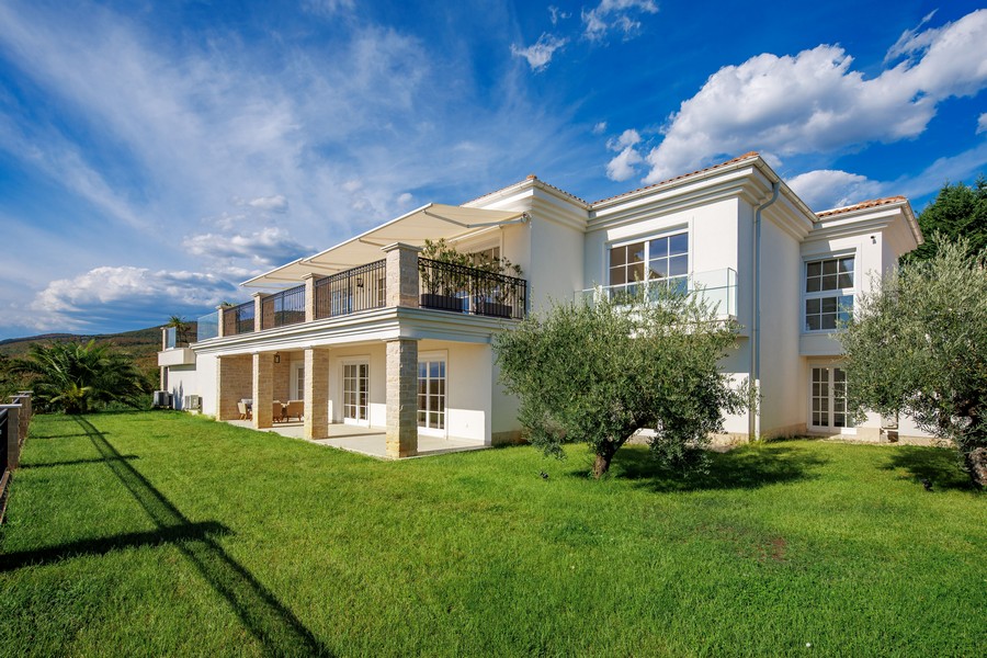 Attractive luxury villa with sea views and pool in Croatia for sale - Panorama Scouting H1919.
