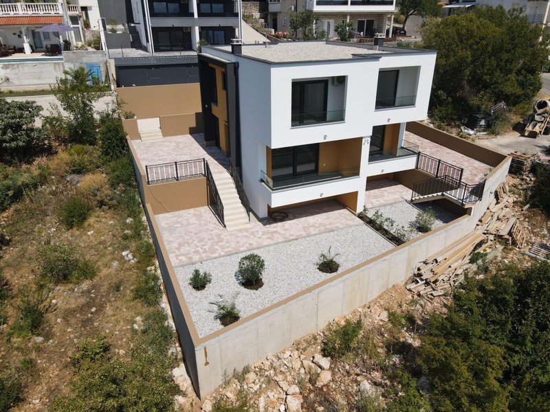 New building in Dramalj, Kvarner Bay, with terraces and landscaped garden - H2197