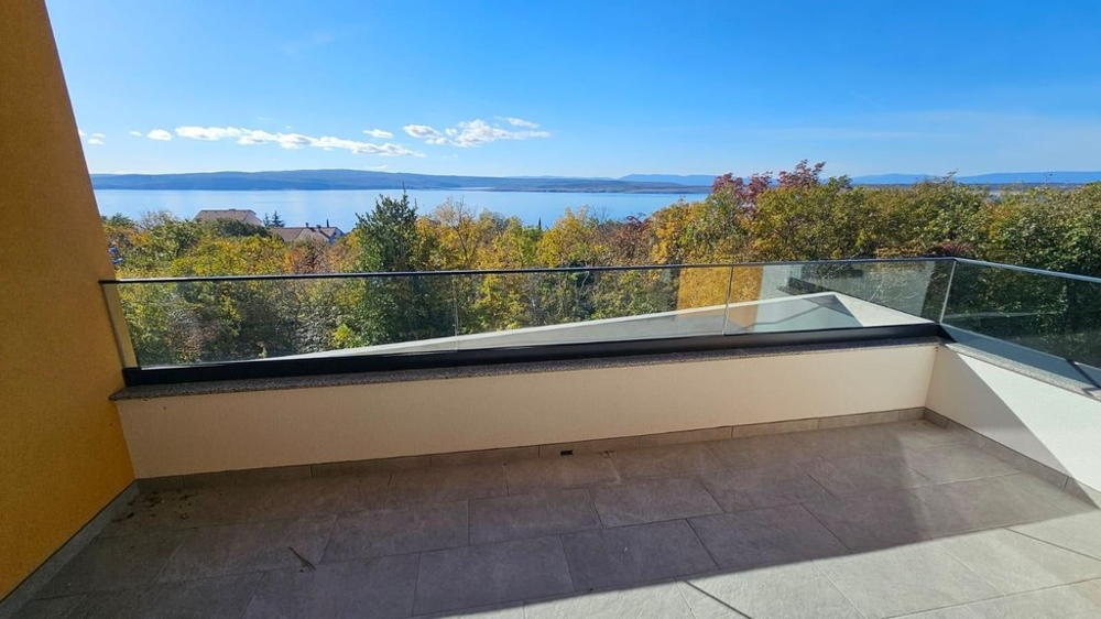 Terrace with glass railings and sea views in Dramalj near Crikvenica - H2197