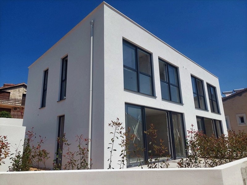 Modern semi-detached house with roof terrace in Tisno