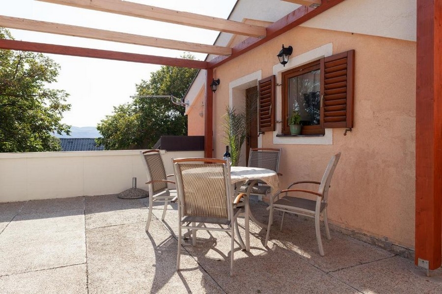 Terrace of property H2553 for sale in Croatia - Panorama Scouting.