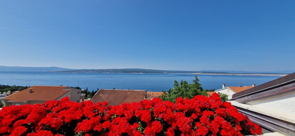 House with four apartments and sea view in Dramalj near Crikvenica