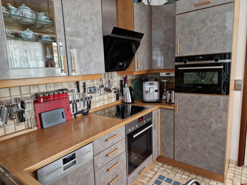 Fitted kitchen with oven
