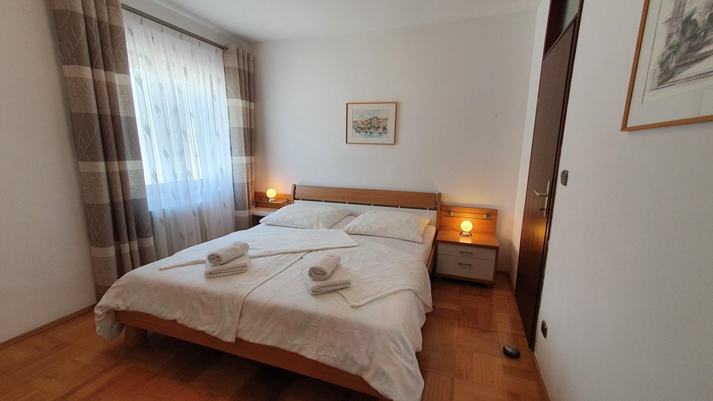 Bedroom with double bed