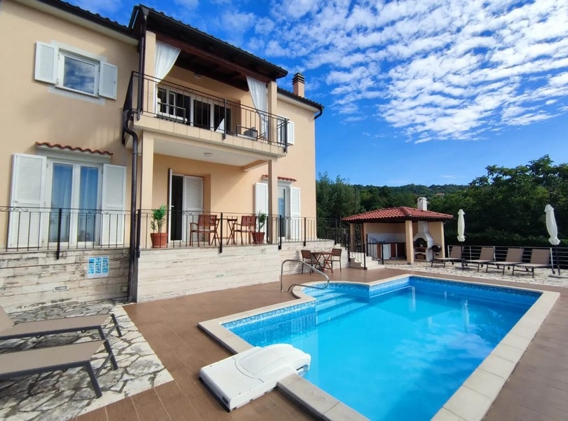 Villa with pool and sea view near Opatija