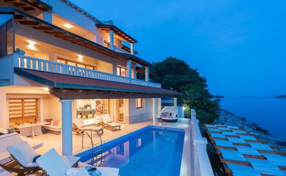 Seafront villa on the island of Korcula in Croatia for sale - Panorama Scouting H2689.
