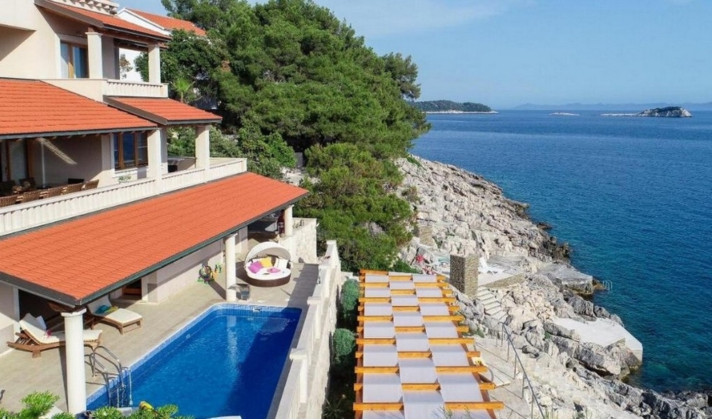 Properties in the 1st row to the sea in Croatia - Panorama Scouting H2689 on Korcula.
