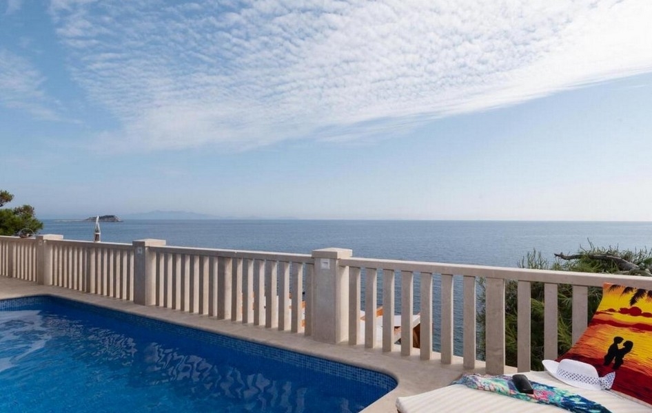 Swimming pool and terrace right by the sea.