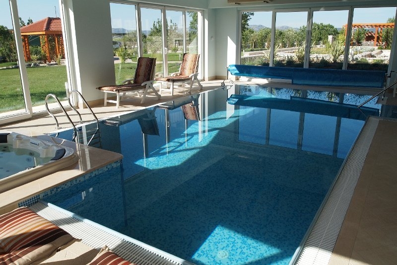The indoor swimming pool is just one of the highlights with which the luxury villa on Murter that is for sale can shine