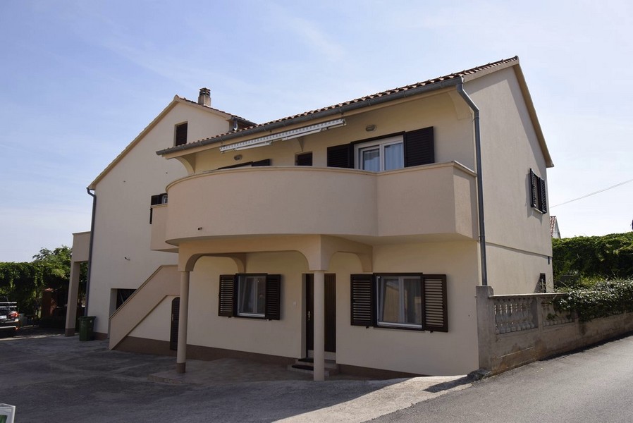 Apartment house for sale in Croatia. Real estate agent: Panorama Scouting GmbH.