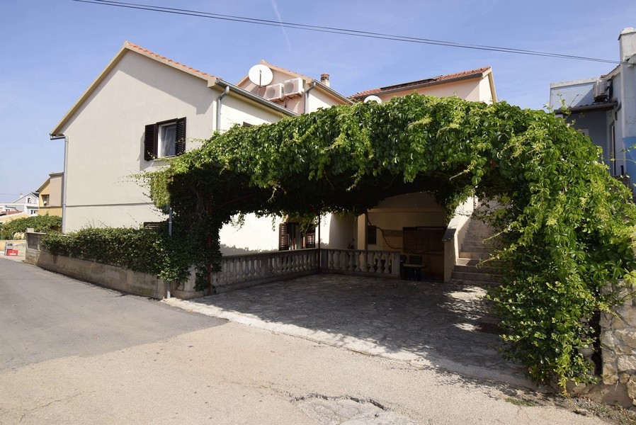 Buy properties for rent in Croatia - Panorama Scouting H2743.