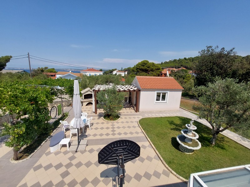 Buy a well-kept house on the island of Ugljan in Croatia - Panorama Scouting Real Estate.