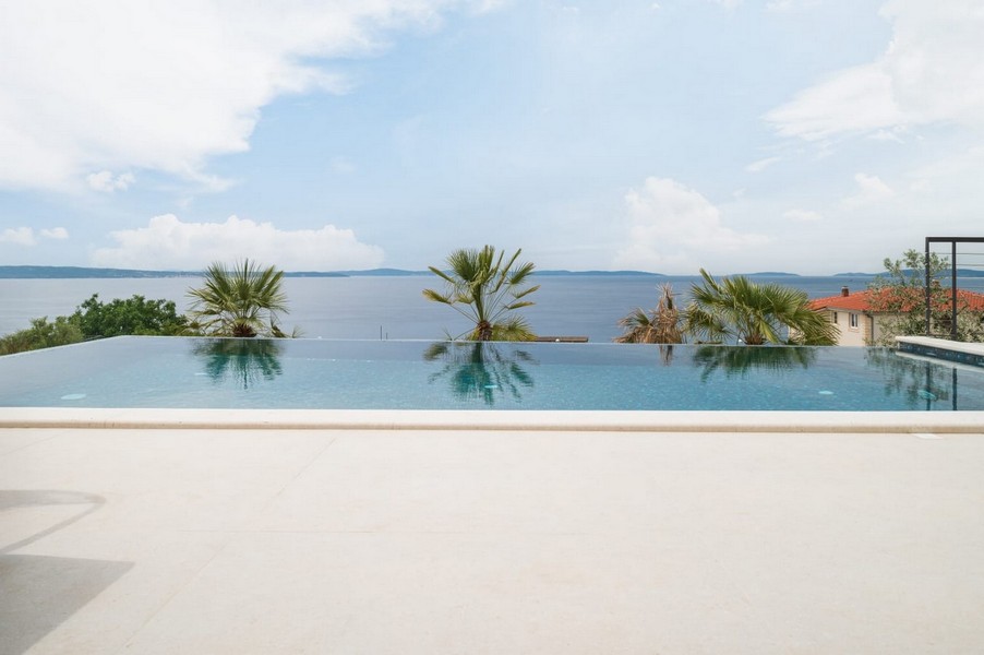 Infinity pool with panoramic sea views in Croatia