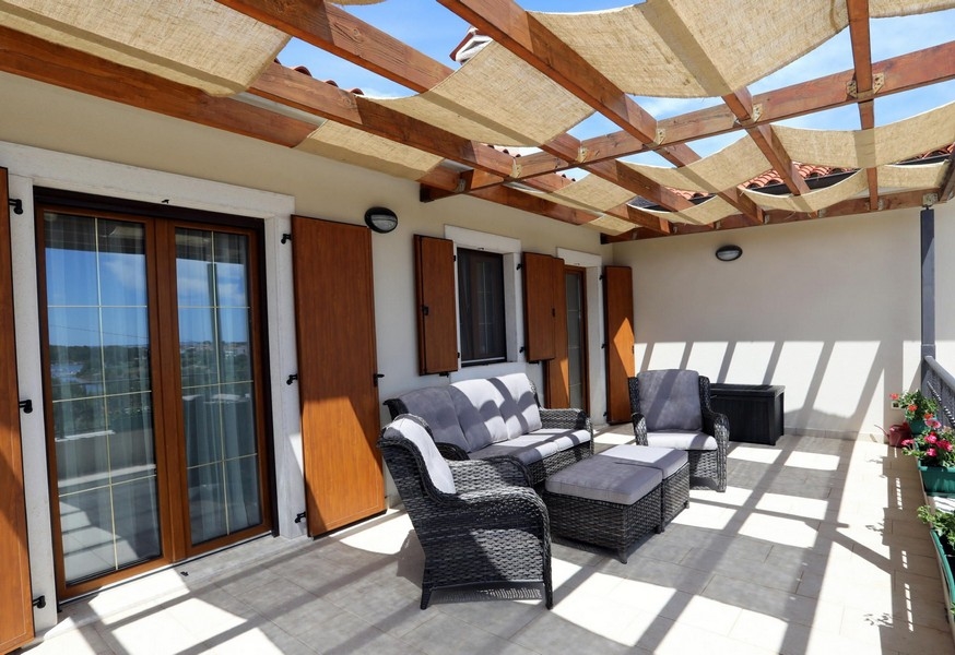 Beautiful terrace with roof and sea view - H2791 - Real Estate Croatia - Medulin