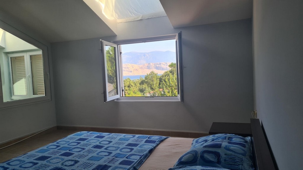 Bedroom with sea view