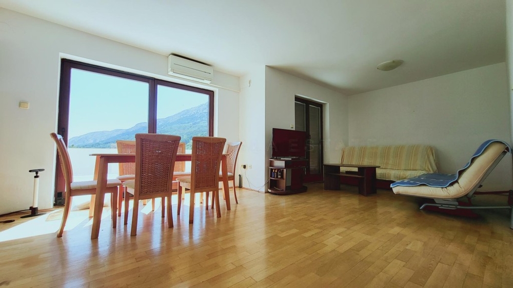 Bright living area with parquet and view of mountains and sea