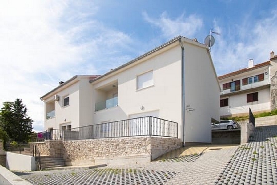 Properties near the sea in Sibenik, Croatia - Panorama Scouting.