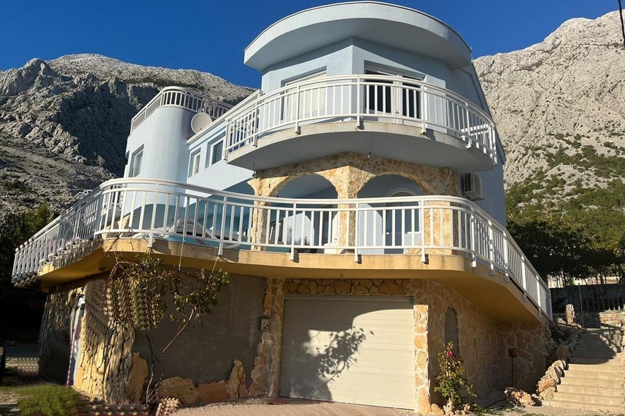 House with three apartments near Baska Voda for sale - Panorama Scouting.