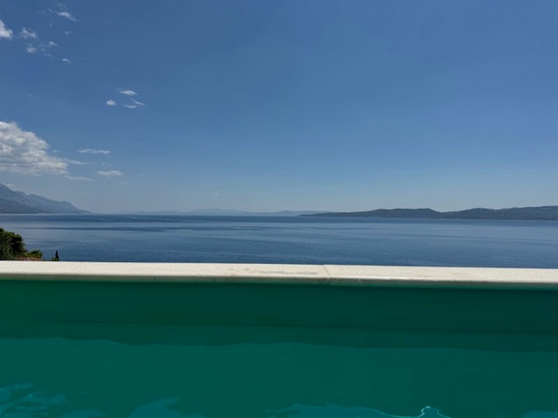 Swimming pool and sea views of property H3407 in Croatia.