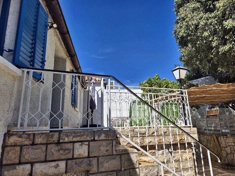 Entrance area with steps to the door.