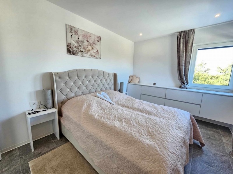 The comfortable bedroom of the property H3613 in Istria.