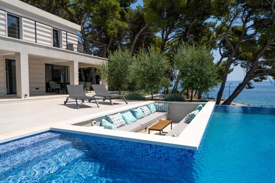 Villa in the 1st row to the sea for sale in Croatia - Panorama Scouting H3648.