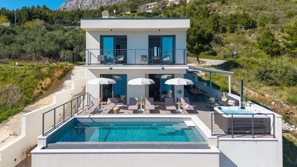 Modern villas in Croatia for purchase - panorama scouting.