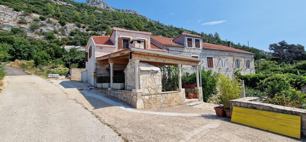 Buy a stone house in Croatia - H3664 at Orebic on Peljesac.