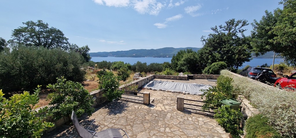 Sea view of the H3664 house that stands on Peljesac.