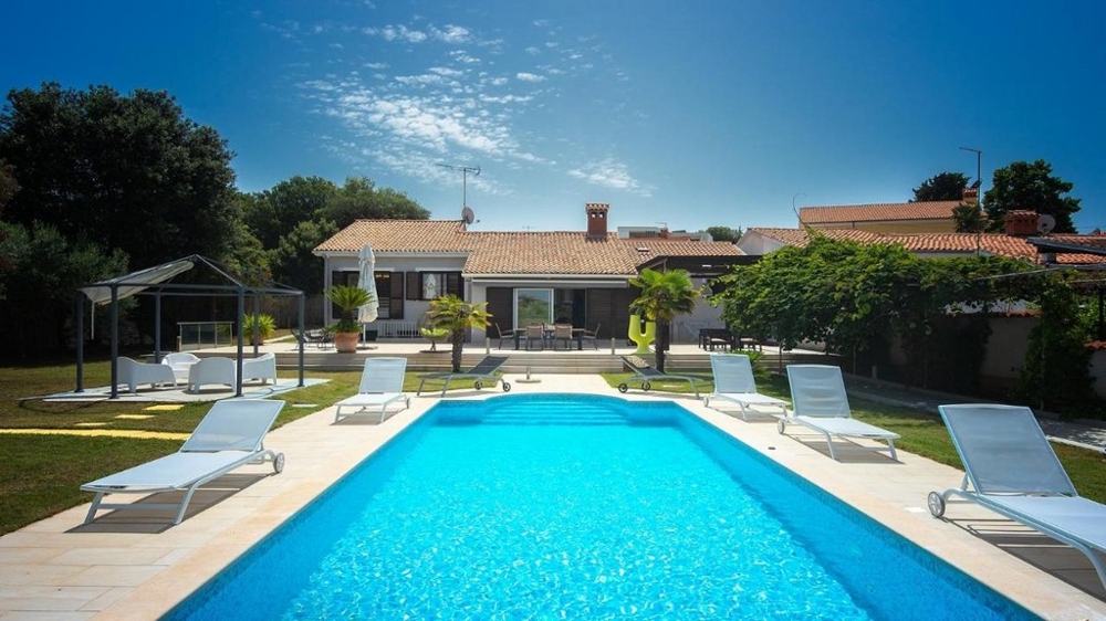 Buy house with pool Croatia - Panorama Scouting H3687.