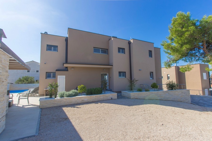 Buy villa on the island of Murter in Croatia - Panorama Scouting H3715.