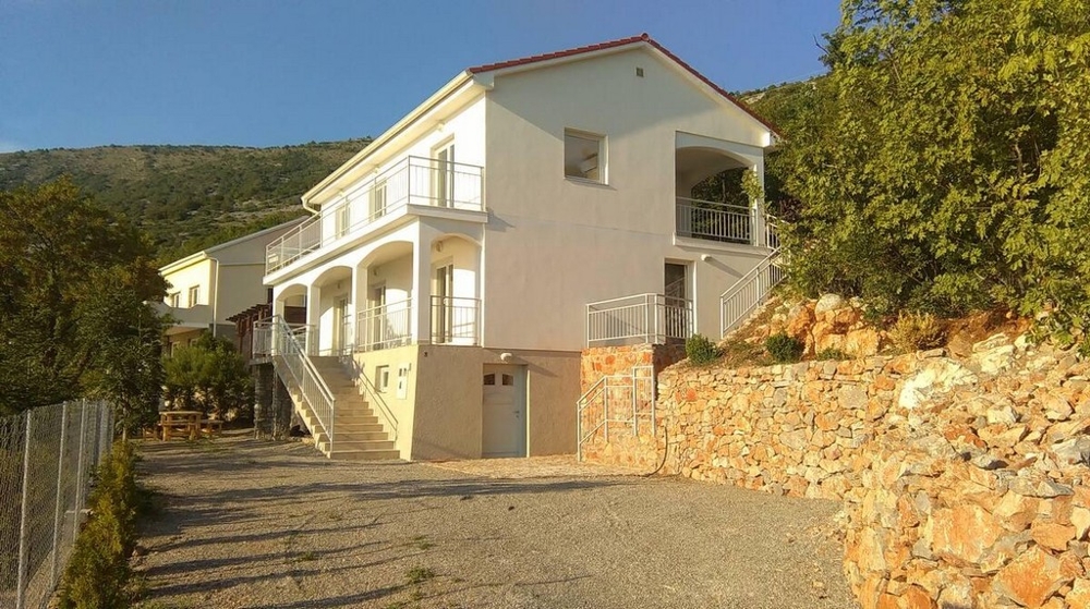 Well maintained house near the sea buy Croatia.