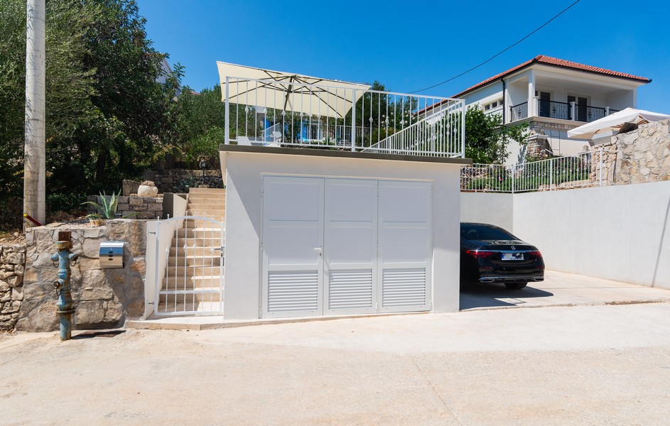 House view with a parking space and outdoor stairs on the island of Solta