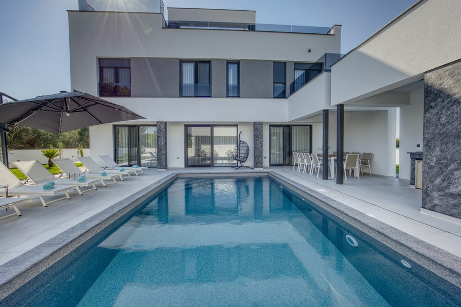 Buy a villa with a swimming pool in Croatia - Panorama Scouting.