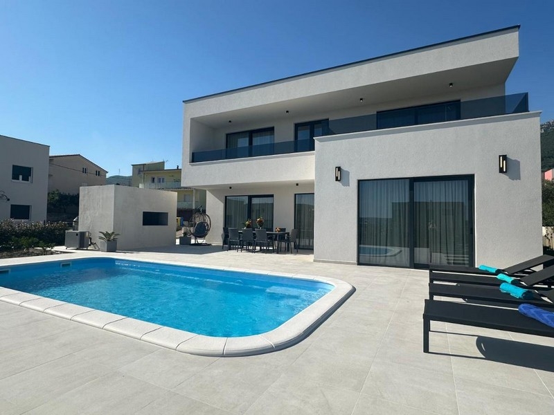 Modern villa for sale in Kastela near Split.