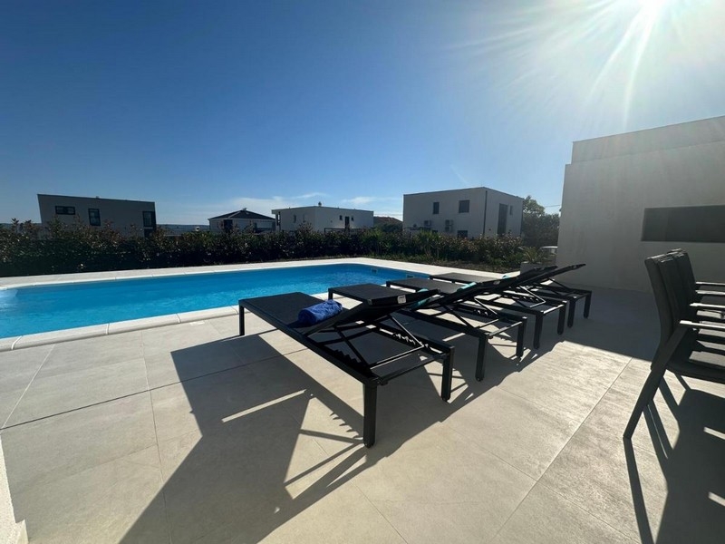 Villa with swimming pool for sale - Panorama Scouting.