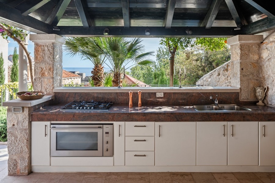 Outdoor kitchen with sea views